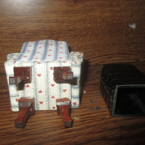 Dollhouse Furniture 7 piece set of Living Room Furniture mostly Wooden Set 1 - Picture 5 of 12